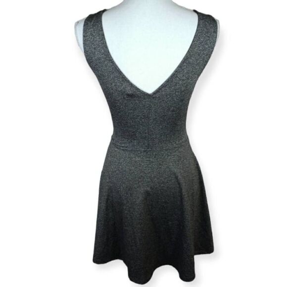 H&M GRAY SKATER DRESS SZ.6 EUC.  GORGEOUS DRESS IN EXCELLENT USED CONDITION. - Picture 5 of 6